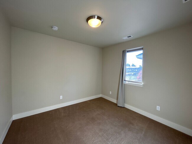 Building Photo - Beautiful 3 Bedroom Home in Tuscany Pines