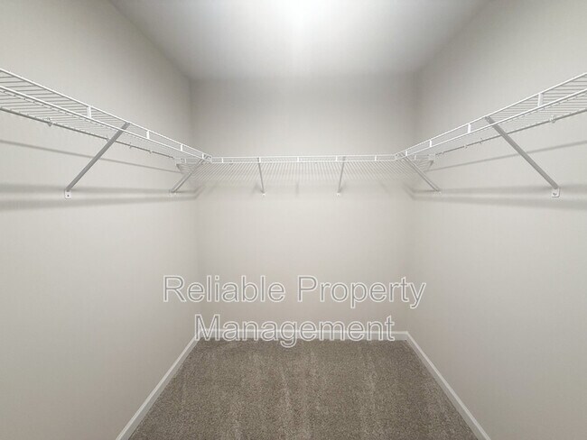 Building Photo - 124 Kobus Ct
