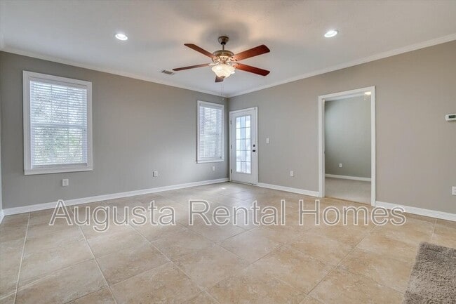 Building Photo - 719 Bonnie Oaks Ln