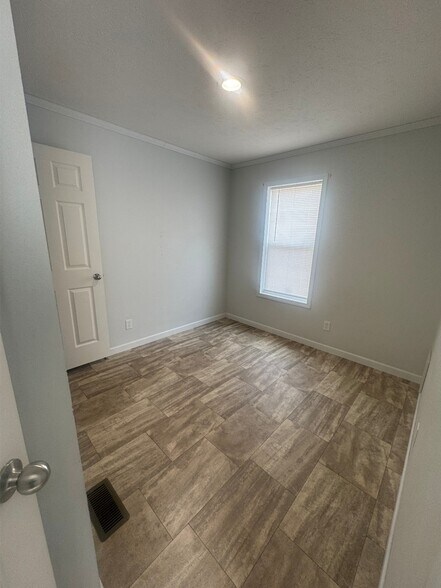 Building Photo - 109 Claremont St