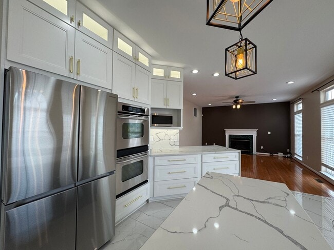 Building Photo - Stunning  4 Bed 3 Bath Home With Spacious ...