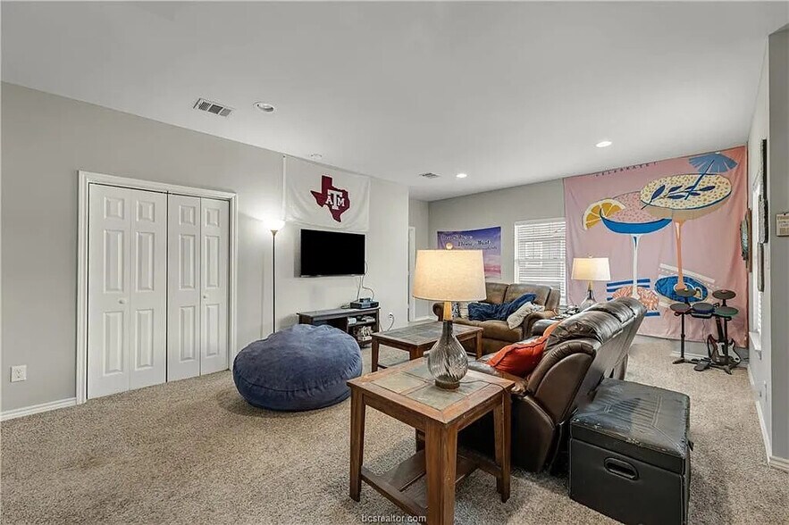 Building Photo - 410 Montclair Ave