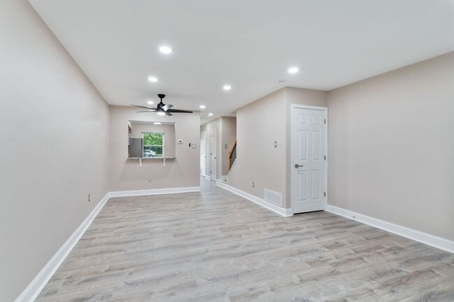 Building Photo - 4536 Rosemarie Dr
