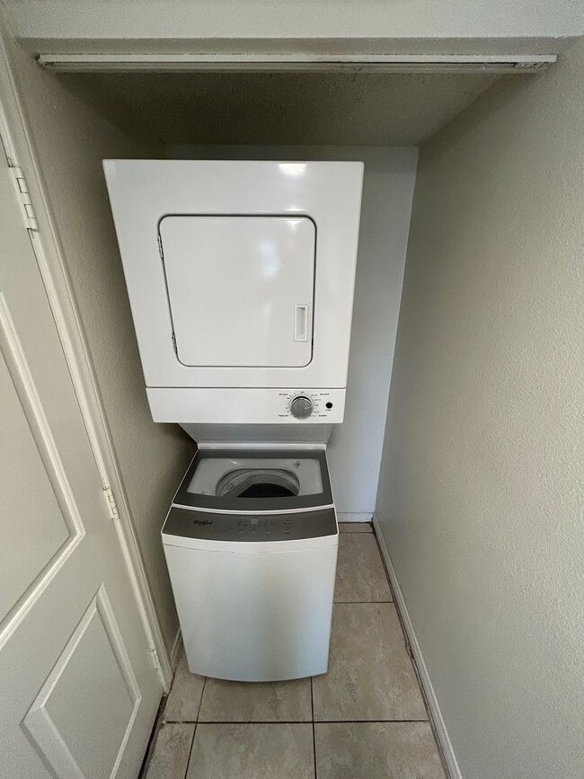 Building Photo - MOVE IN SPECIAL WITH THIS BEAUTIFUL 2 BEDR...