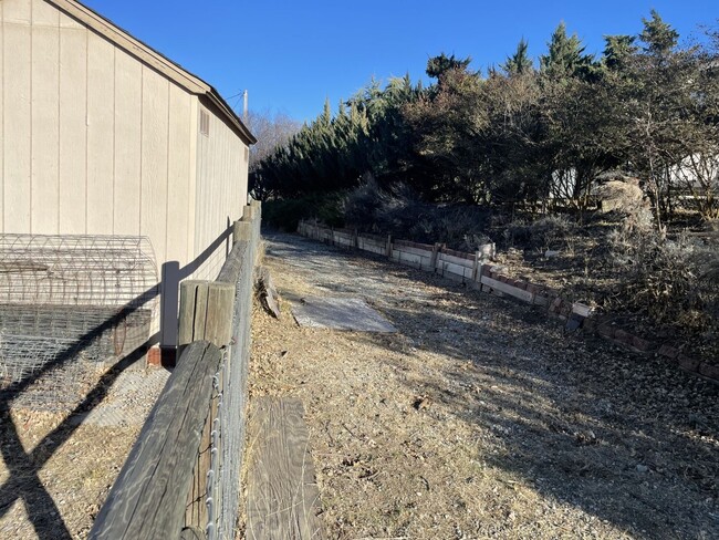 Building Photo - BEAUTY IN STALLION SPRINGS