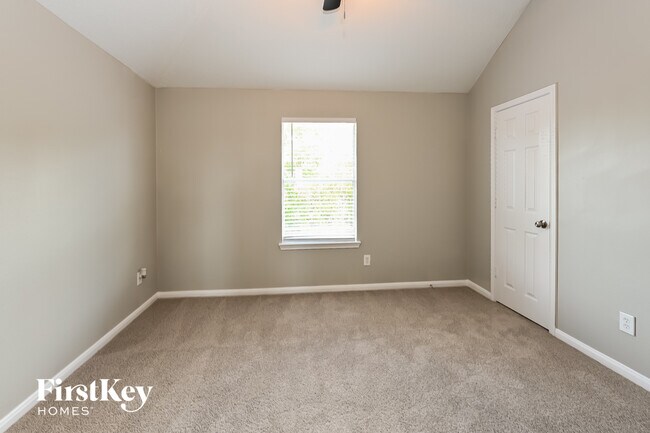 Building Photo - 6610 Albion Cresent Dr