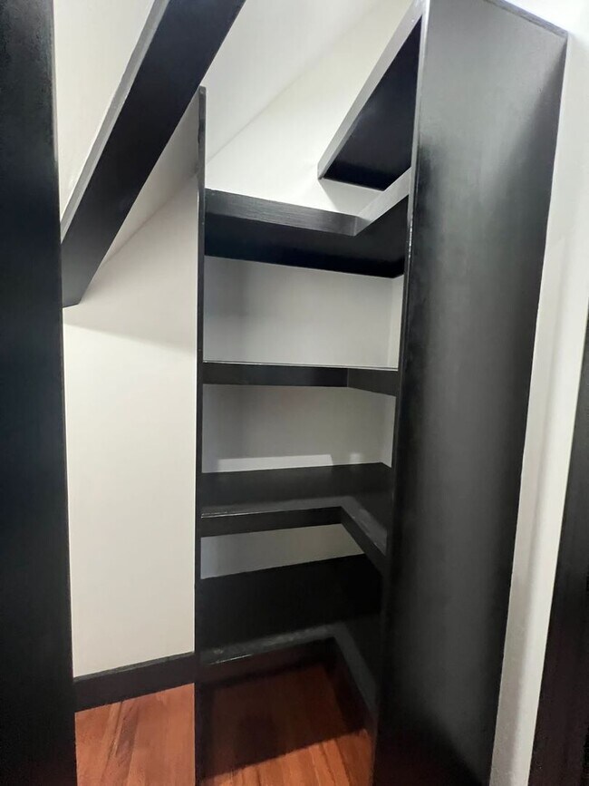 Building Photo - 306 Exchange