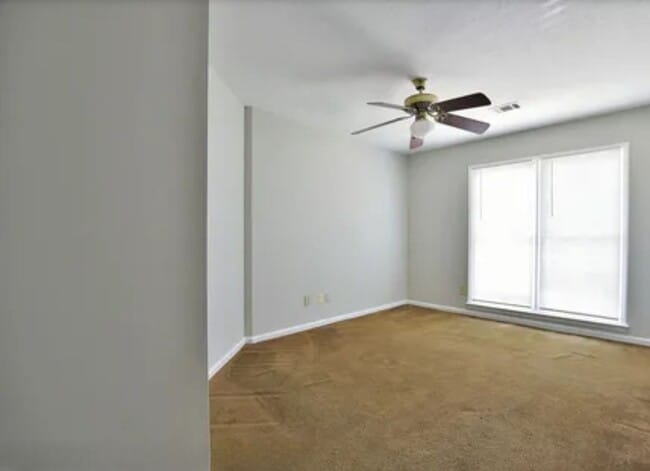 Building Photo - 3 Bedroom 2 Bath- back yard covered patio