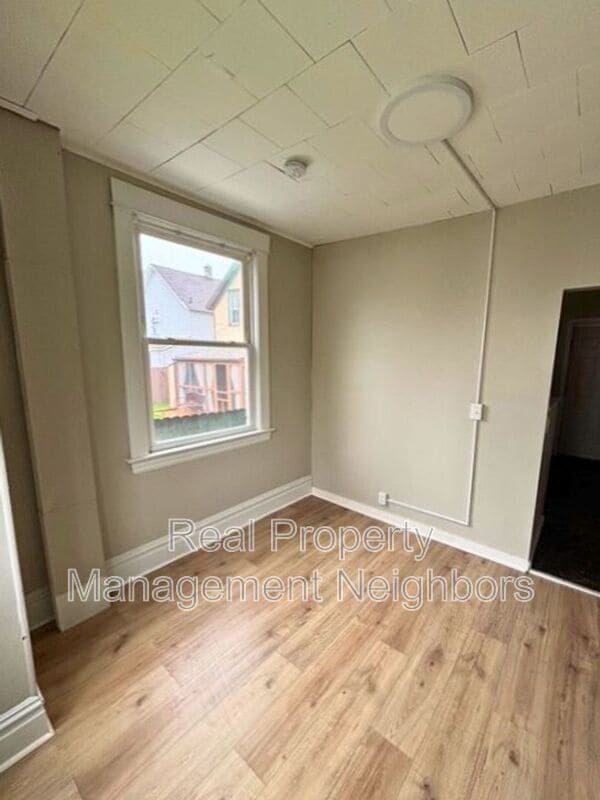 Building Photo - 451 Graham St SW