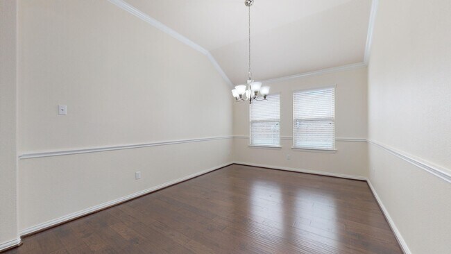 Building Photo - AMAZING 4 BEDROOM IN WHITE ROCK ESTATES FR...