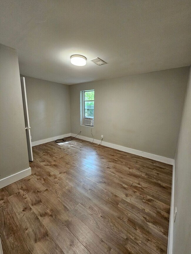 Building Photo - 1045 Seaside Ln