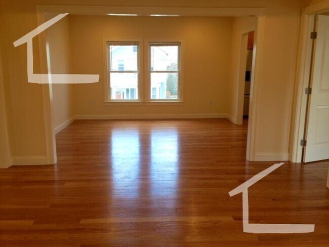 Building Photo - nice 4 bed in Newton