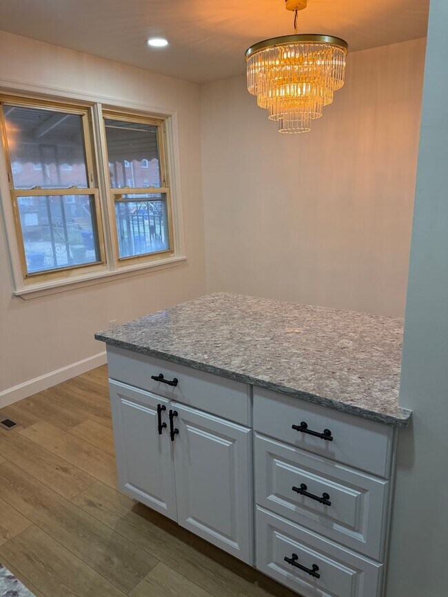 Building Photo - Brand new renovation 2bed 1.5bath