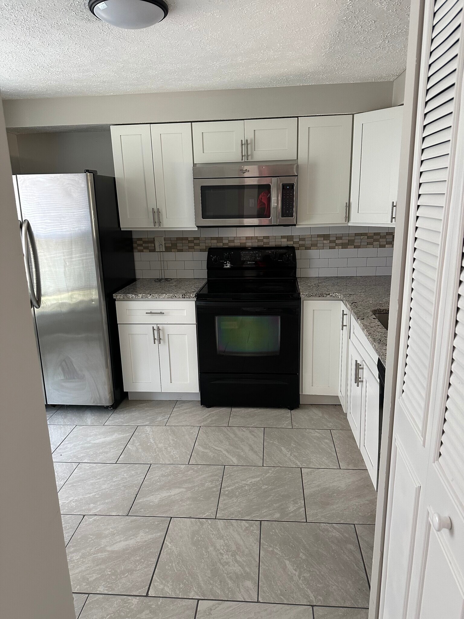 Building Photo - 10 Victoria Manor Ct