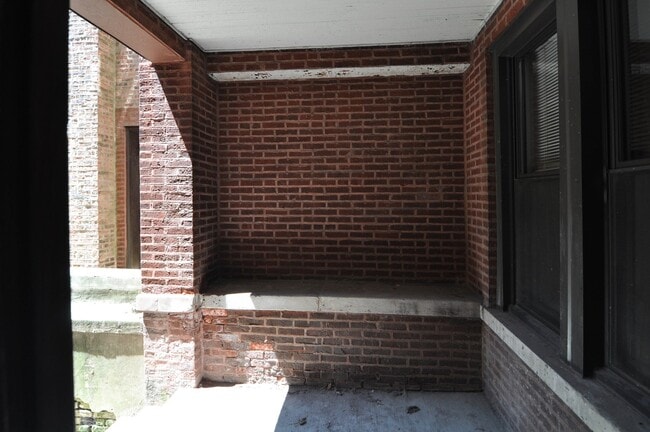 Building Photo - Video Tour- UK Village 2 Bedroom w/Central Heat & A/C. 2 Porches.