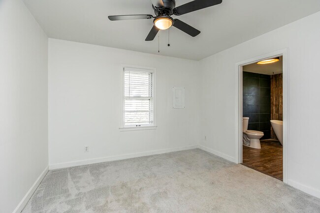 Building Photo - 491 Stratford Dr