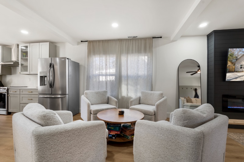 Building Photo - 2212 Weyland Ave