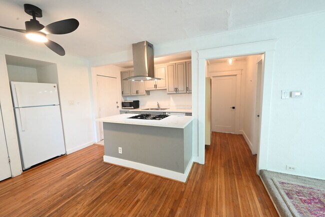 Building Photo - 216 S Vendome St