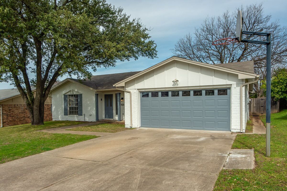 Building Photo - 2311 Blackhaw Ct