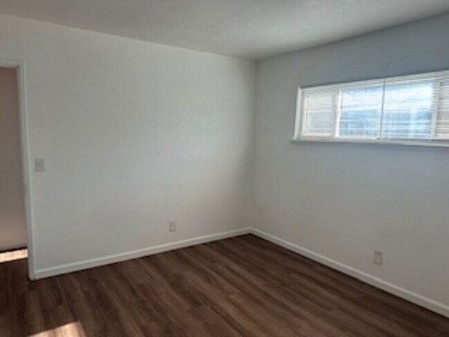 Building Photo - NEW NEW NEW! 3 BEDROOM 1 BATH IN KINGSBURG