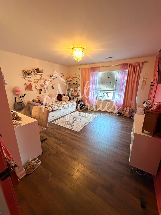 Building Photo - 413 Pine Log Run