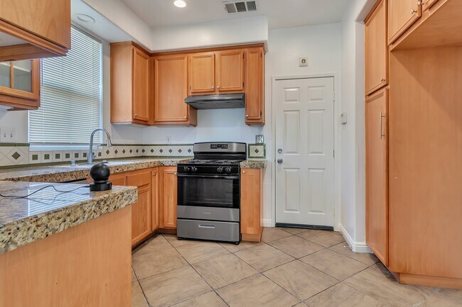 Building Photo - 8798 Nozay Ln