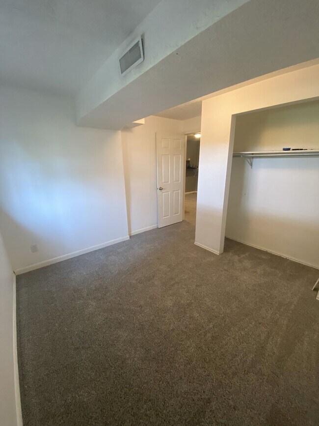 Building Photo - Now Leasing! 3 Weeks Free | 4 Bed, 1.5 Bat...