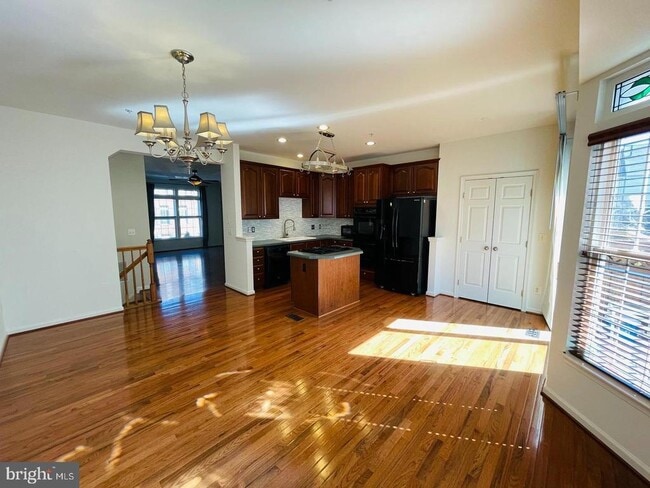 Building Photo - 708 Scarburgh Way