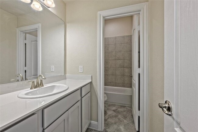 Building Photo - 11927 Champion's Frst Dr