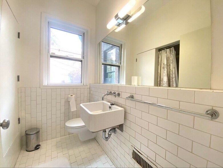 Building Photo - 384 Marlborough St