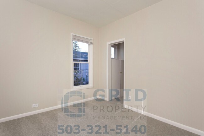 Building Photo - Two Bedroom Craftsman Home Available in th...