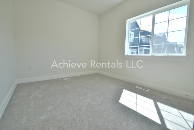 Building Photo - 1557 North 110