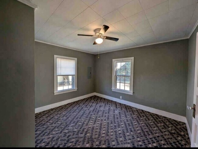 Building Photo - Sweet 2/1 Home in Marianna