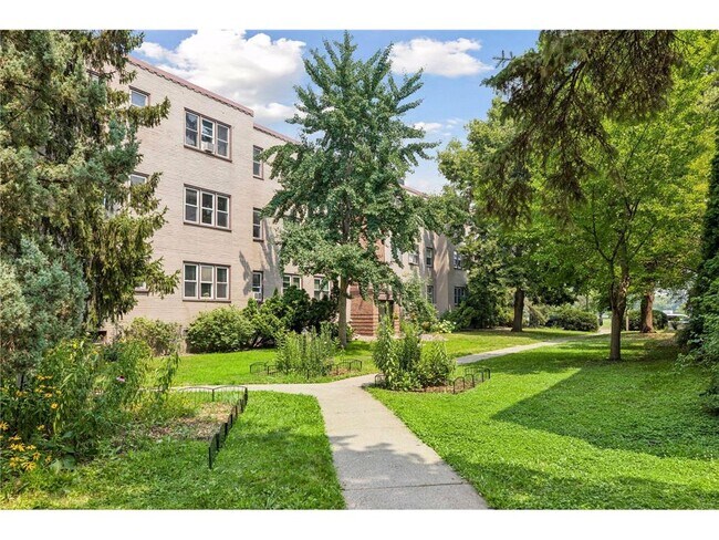 Building Photo - 3128 W Bde Maka Ska Blvd