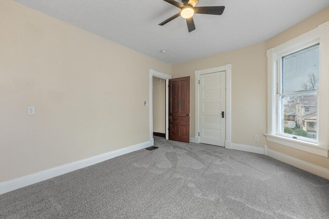 Building Photo - 4 Bed 3 Bath Single Family Home Available in Dayton*