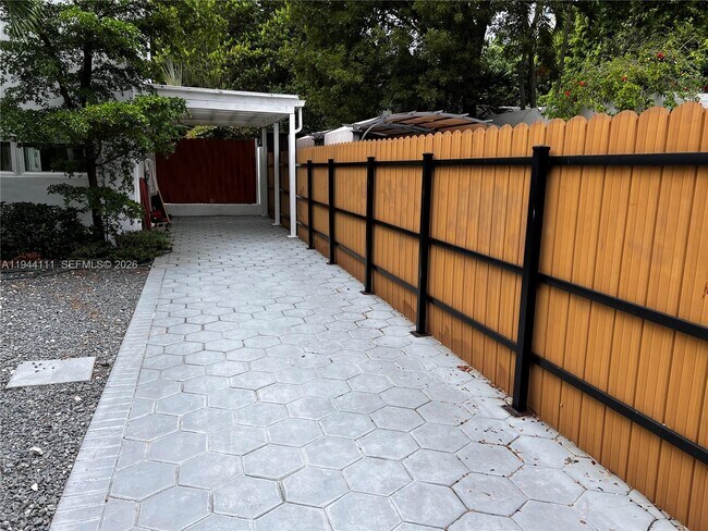 Building Photo - 2301 S Miami Ave