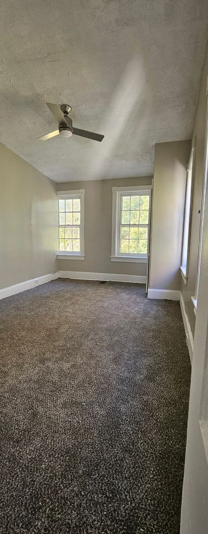 Building Photo - Large house with a nice layout welcome Home