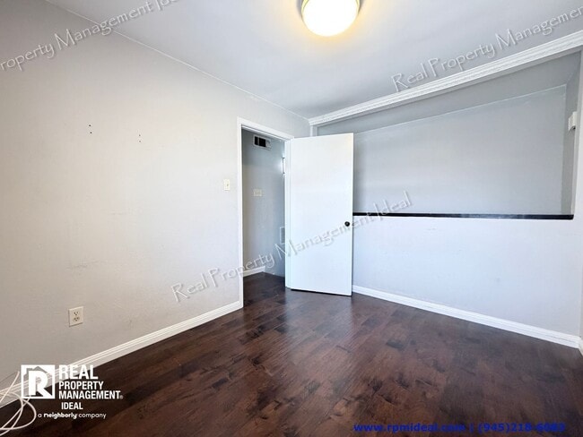 Building Photo - 835 Dublin Dr