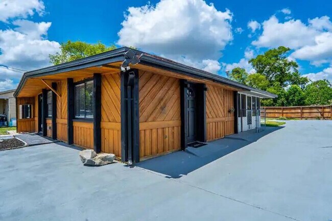 Building Photo - 9096 Dubois Blvd