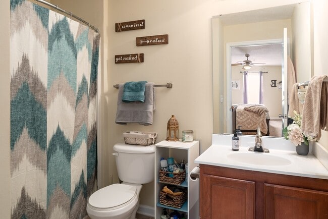 Building Photo - Hey Asheboro....1 Bedroom 1 Bath $1099/mo - $0-Deposit $0-Application