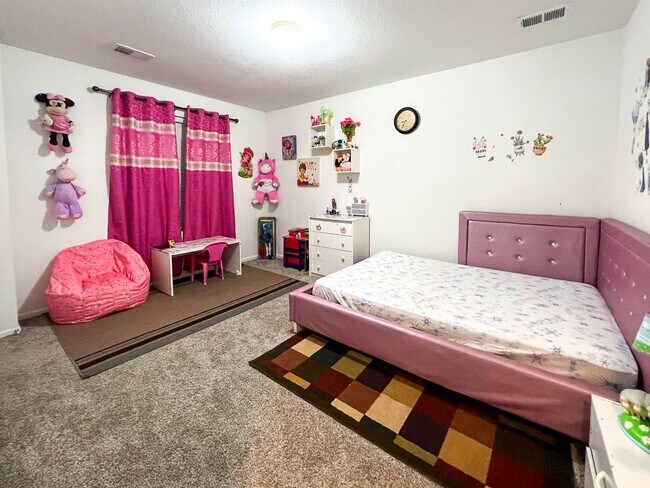 Building Photo - Stonegate 4bd 3ba 2,265sq.ft. - built in 2019 - FOR RENT!