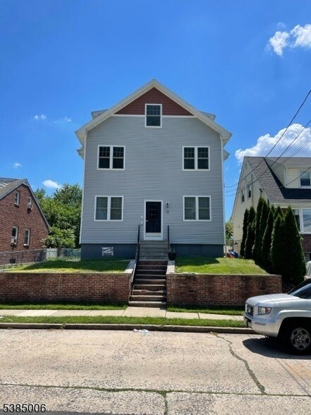 Building Photo - 12 Brown St