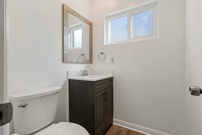 Building Photo - 2516 Voorhees Ave