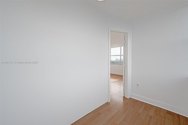 Building Photo - 1300 NE Miami Gardens Dr