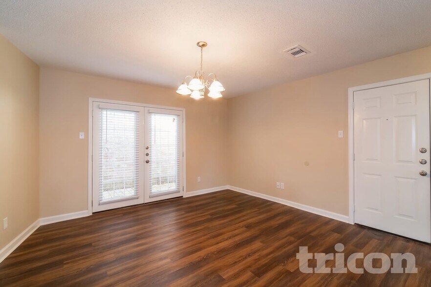 Building Photo - 16027 Hidden Acres Dr
