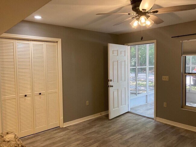 Building Photo - 2 bedroom, 2 bath ground level condo with ...