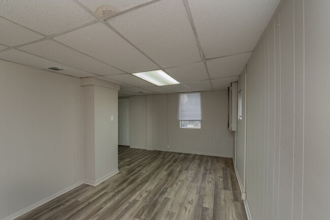 Building Photo - Updated 1 bed/1 bath apartment, great loca...