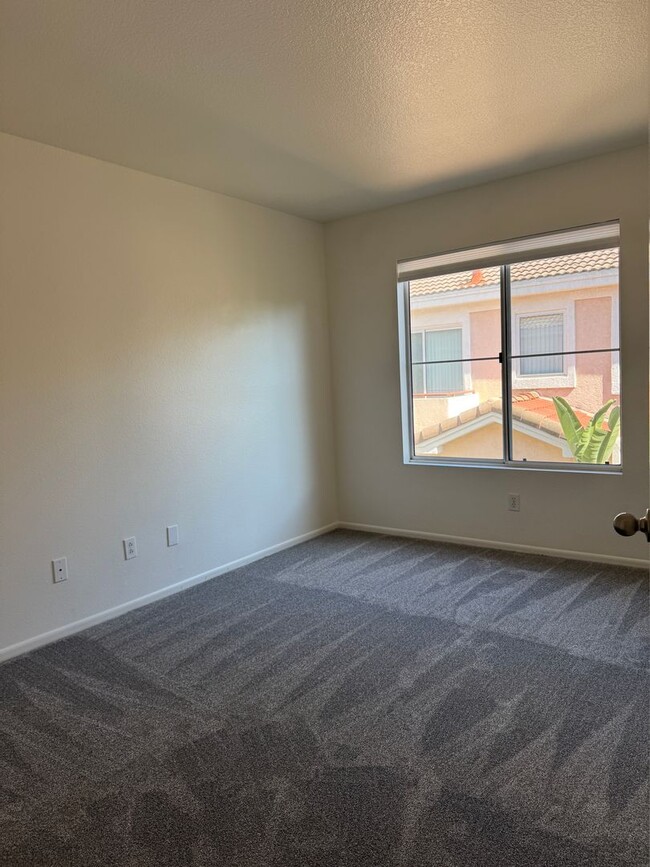 Building Photo - 3 bedroom and 2.5 bath lovely home