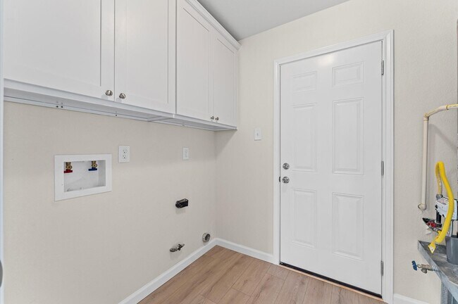 Building Photo - 7303 Augustine Dr