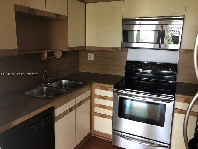 Building Photo - 8850 SW 123rd Ct